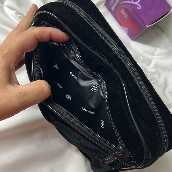 🖤CHANEL PARFUMS black velvet clutch or makeup pouch NEW - Picture 10 of 17